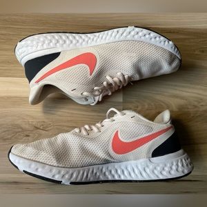 Nike Revolution 5 'Barely Rose women